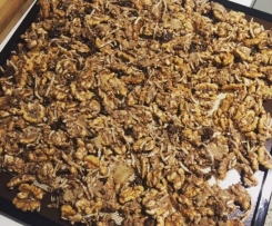 GLUTEN-FREE CINNAMON RAISIN GRANOLA