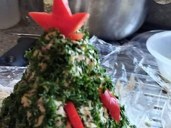 Christmas Tree Cheese Ball