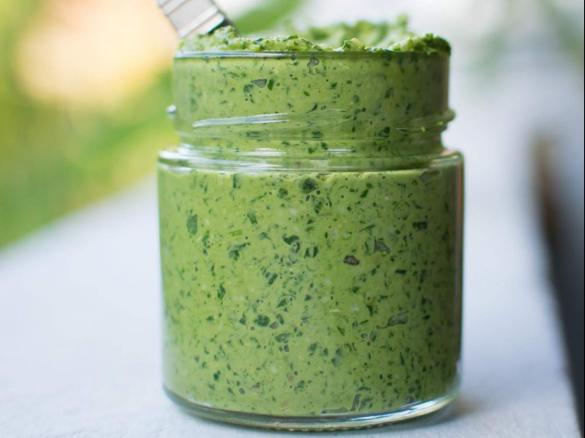 Vegan spinach and basil pesto
