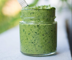 Vegan spinach and basil pesto