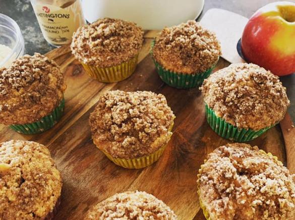 APPLE AND CINNAMON MUFFINS