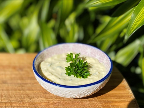 The Best/Easiest Creamy Garlic Sauce