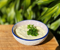 The Best/Easiest Creamy Garlic Sauce