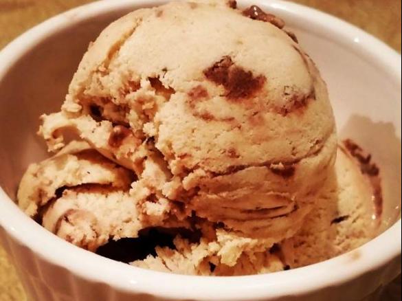 Peanut butter choc swirl ice cream (inspired by Maggie Beer)