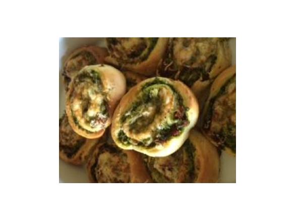 Spinach, Sun-Dried Tomato & Chicken Scrolls