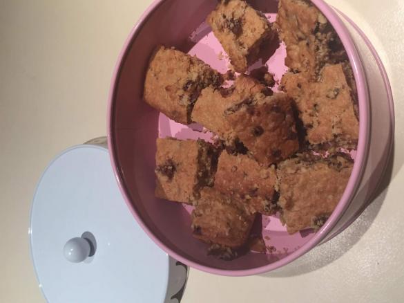 Choc Chip and Oat Slice