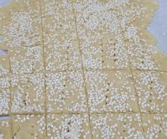 Keto microwave crackers