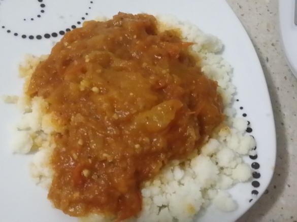 Tomato and onion relish