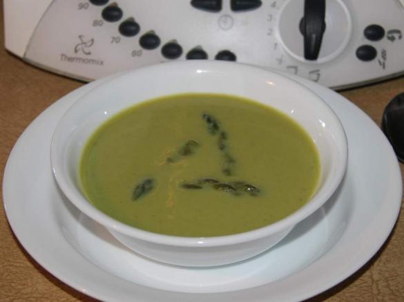 CREAMY ASPARAGUS & POTATO SOUP