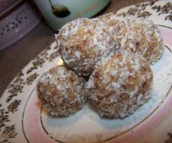 Date and Macadamia Bliss Balls