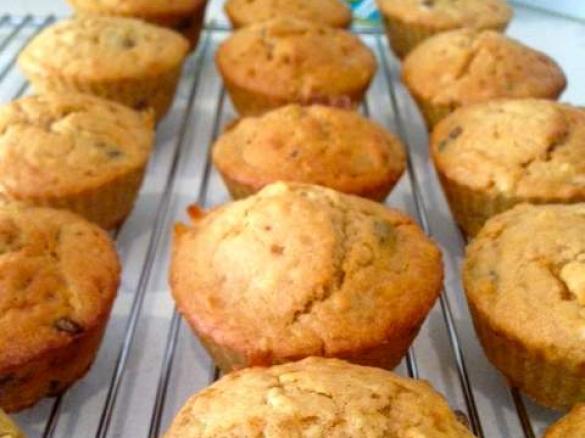 Super Easy Apple and Sultana Muffins - free from refined sugar