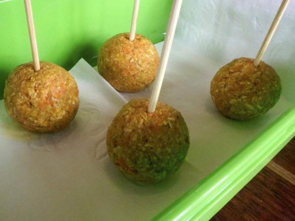 Healthy RAW Carrot Cake Pops for Back to School