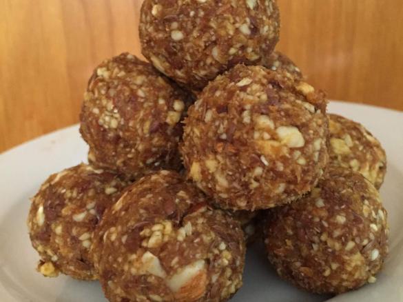Raw Apple Pie Balls