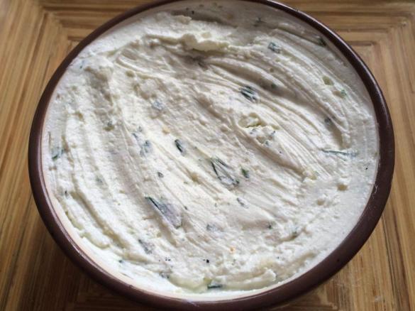 Creamy feta and herb dip