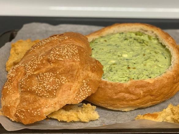 Cob loaf with croutons and spinach dip