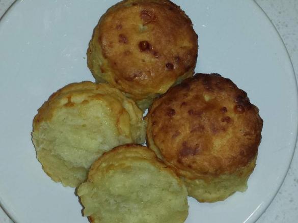 Apple, onion and cheese scones