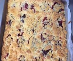 Plum cake with crumble