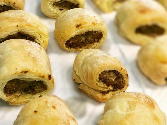 Flaky pastry sausage rolls