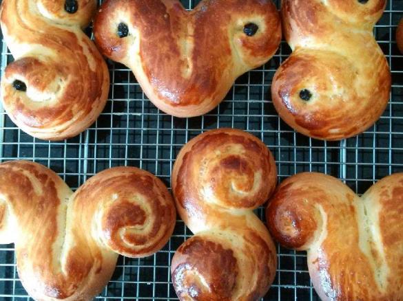 Paul Hollywoods St Lucia Buns