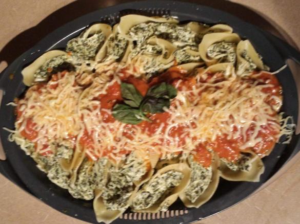 Spinach and Ricotta Pasta Shells with Sauce