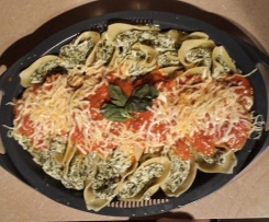 Spinach and Ricotta Pasta Shells with Sauce