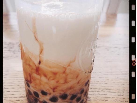 Tapioca pearl with brown sugar syrup (Dirty milk tea)