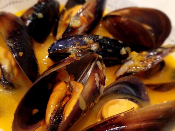 Mussels in wine sauce