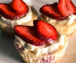 Mini raspberry cheesecakes