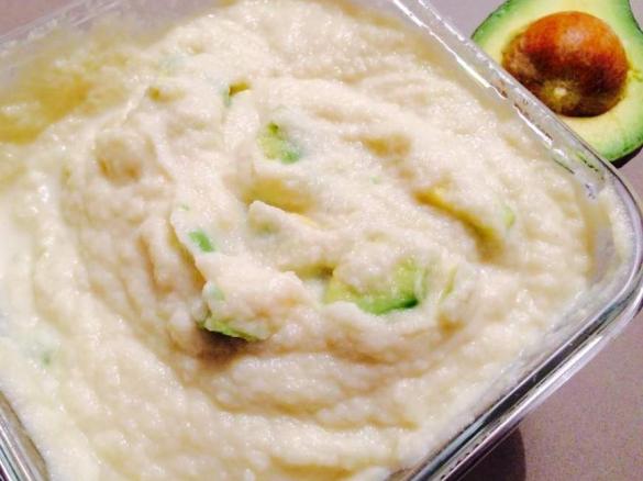 CREAMY GARLIC PARMESAN AVOCADO CAULIFLOWER MASH