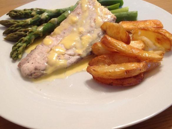 Beurre Blanc with Steamed Asparagus and Fish Fillets