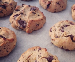 Healthy Peanut Butter and Choc Chip Cookie Dough Drops