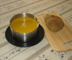 African Spiced Pumpkin & Peanut Soup