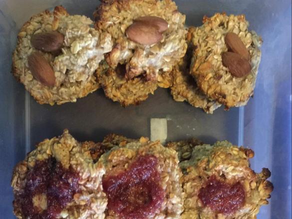 2-ingredient oatmeal cookies (refined sugar free, oil free, vegan)