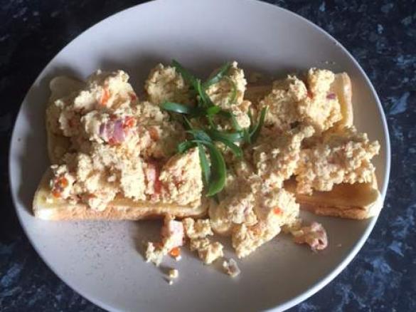 Scrambled Eggs with sundried tomatoes