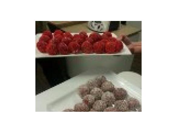 Chocolate and raspberry balls