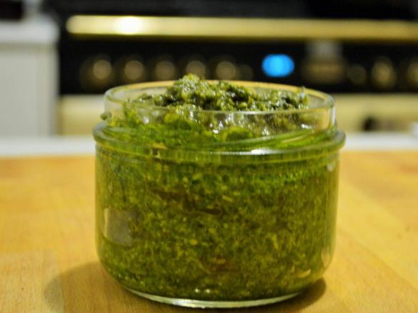 Basil Pesto with Macadamia