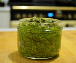 Basil Pesto with Macadamia