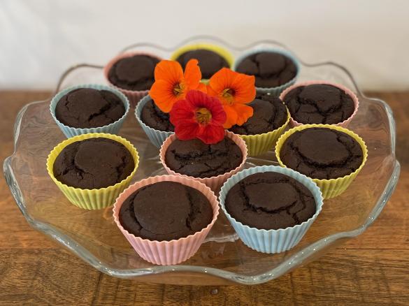Healthy choc date cupcakes