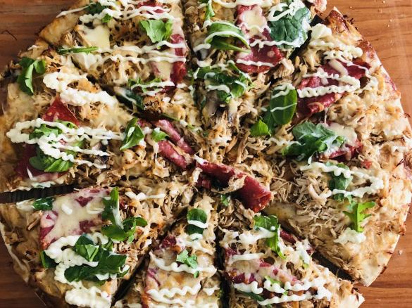 PIZZA with shredded chicken ketjap style.