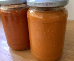 Tomato and basil pasta sauce