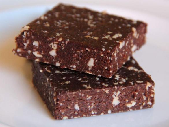 Raw Choc Chia Fudge Brownie (Paleo, Gluten / Egg / Dairy / Processed Sugar Free!)