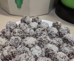 Fig and almond bliss balls