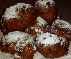 Oliebollen (Dutch doughnuts)
