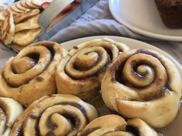 Cinnamon Scrolls with Caramel Sauce