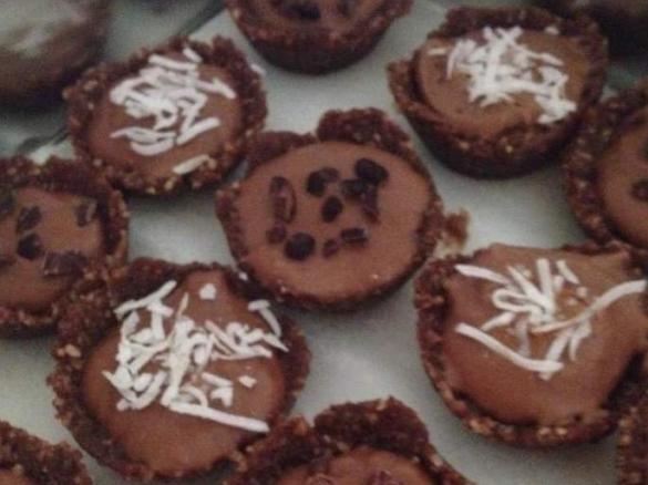 Raw Mini Chocolate Cheesecakes