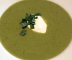 Broccoli and mint soup (hot or cold)