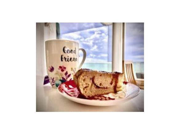 Easy gluten free slow cooked Cinnamon Bun