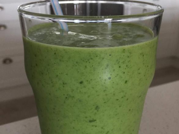 Delicious, dairy free creamy green & coconut smoothie