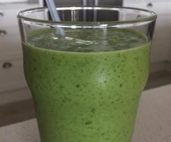 Delicious, dairy free creamy green & coconut smoothie