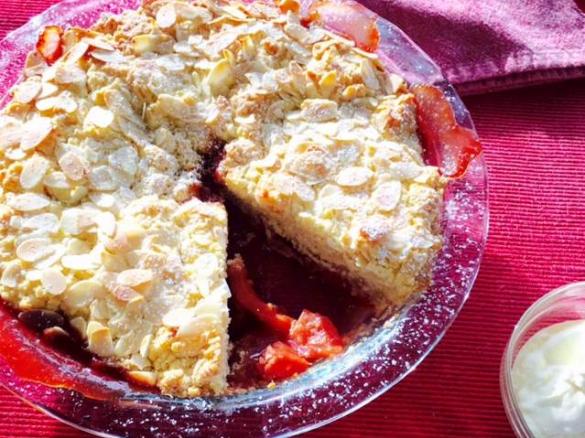 QUINCE BISCUIT PIE WITH MAPLE CREAM